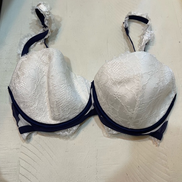 Heidi Klum Intimates White and Navy Lace Bra - Picture 1 of 2